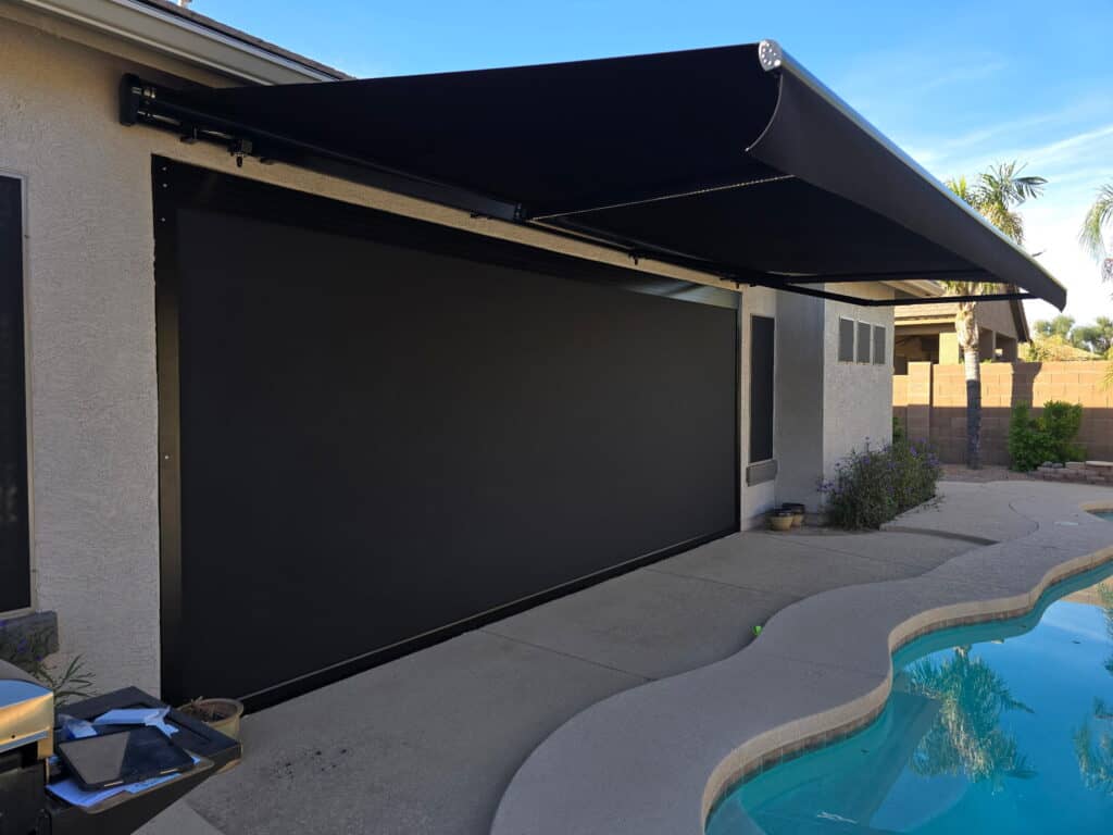 arizona-patio-design-ideas-retractable-awning-motorized-patio-shades-desert-oasis (2)