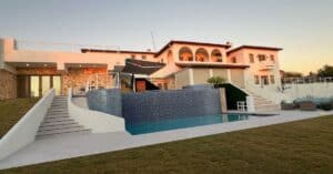 Carefree Luxury Homes: Arizona’s Top Outdoor Shade Solutions